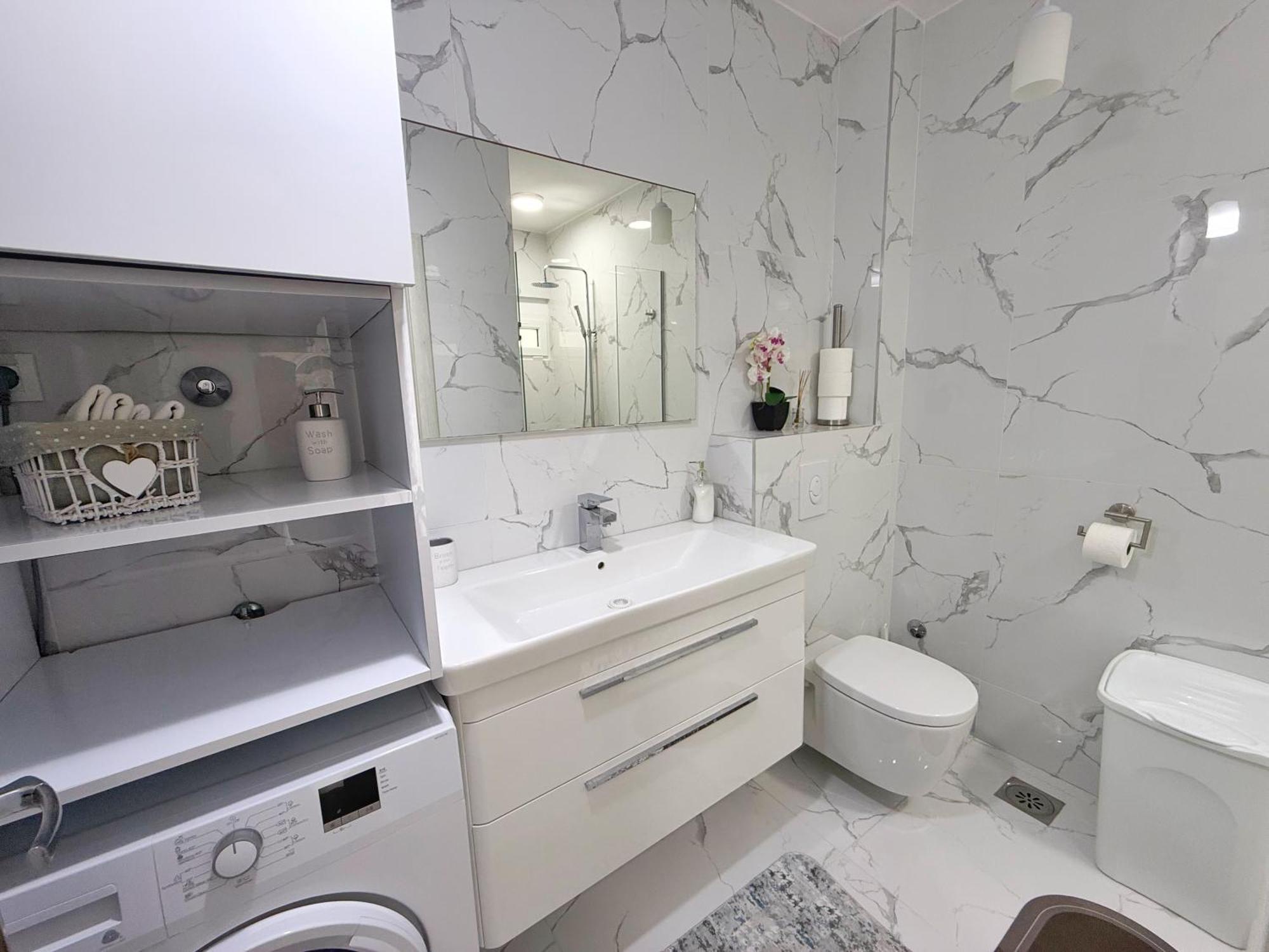 Apartmani Avanti Becici ภายนอก รูปภาพ